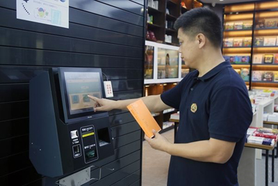 深圳首家無人值守書店開業(yè)，手機(jī)掃碼進(jìn)店、人臉識(shí)別買書