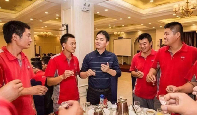 劉強東的酒世界，風光背后是灰暗