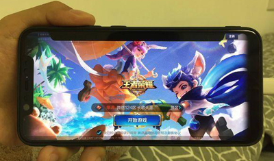 谷歌手機出現(xiàn)“雙劉海”bug，畫面有點驚悚