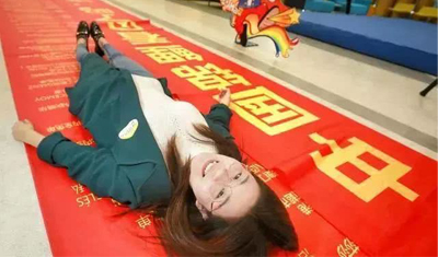 興奮不再！“支付寶錦鯉”信小呆刷爆信用卡陷入焦慮